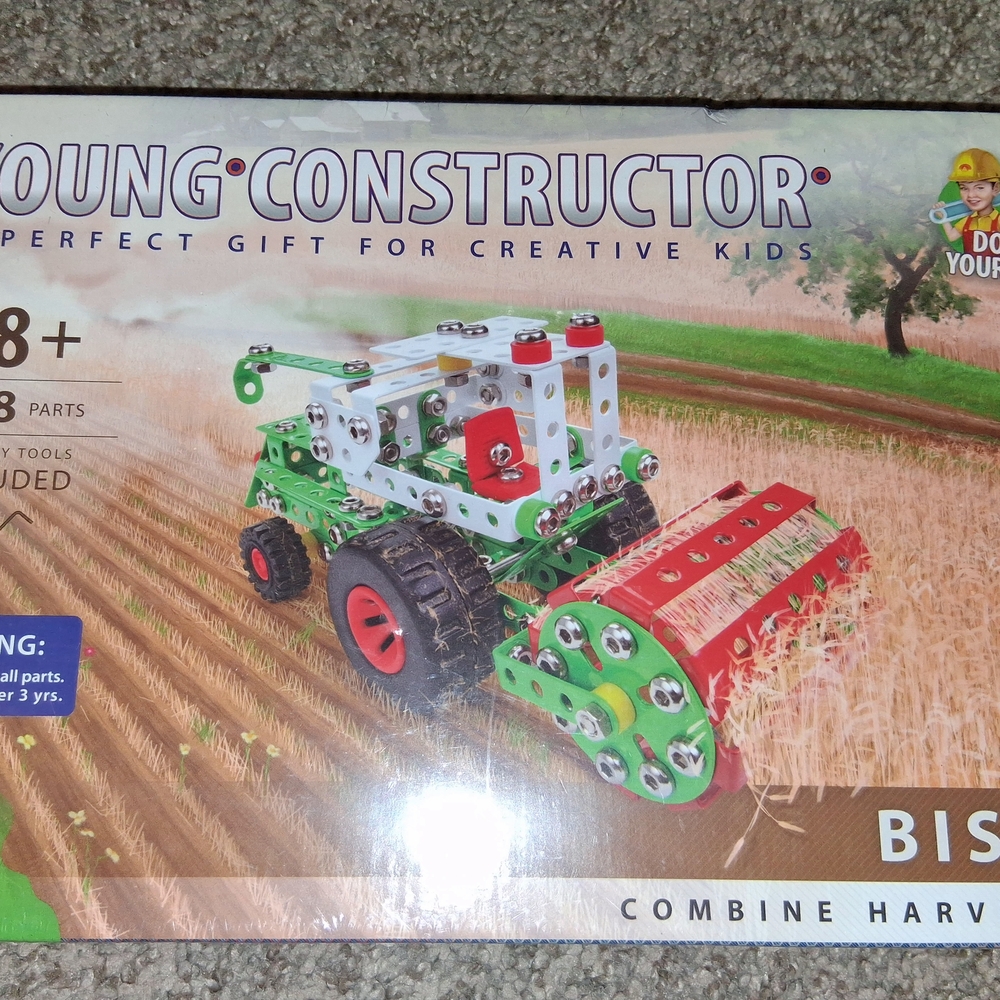 Bison Combine Harvester Building Set - Green, Red, White